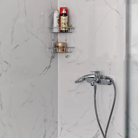 Paula Center Apartman *