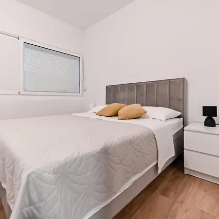 Paula Center Apartament Zadar